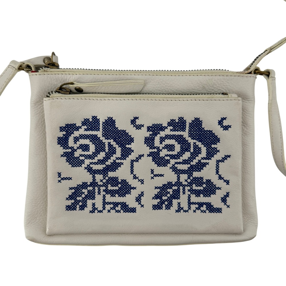 Clever Carriage Company Cross Stitch Rose Leather Crossbody Purse‎ White Blue